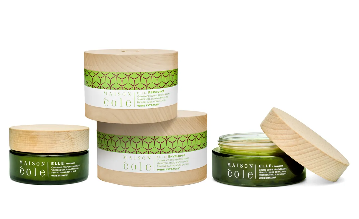 Maison Éole Voordeelpack Enveloppé Lichaamscrème 200 ml + Gratis Voedende Scrub